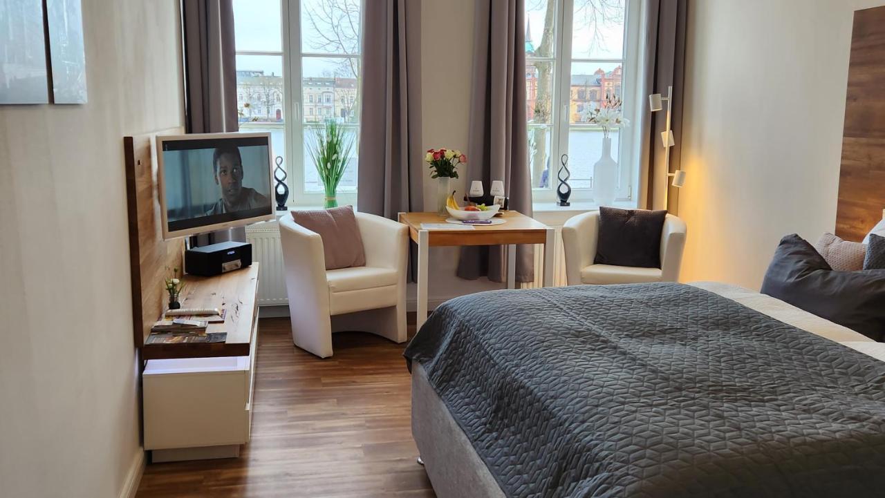 Das Ferienapartment Alexandrine Direkt Am Pfaffenteich Mit Eigenem Parkplatz Шверин Экстерьер фото